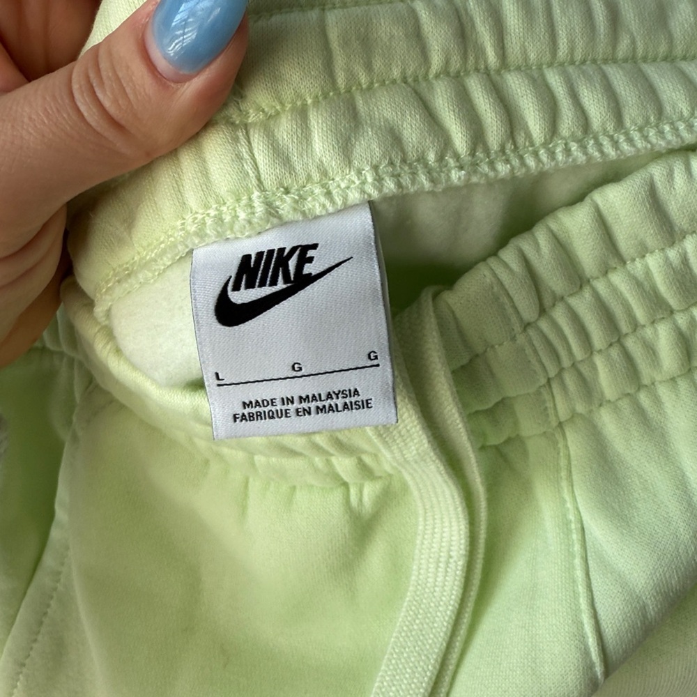 Nike Girls Neon Yellow Jogger Sweatpants NWT - Picture 5 of 7